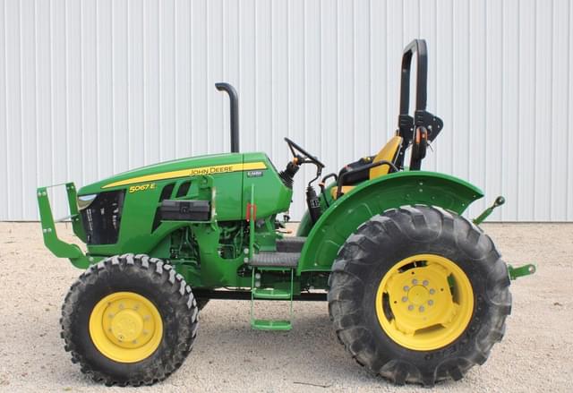 Image of John Deere 5067E equipment image 1