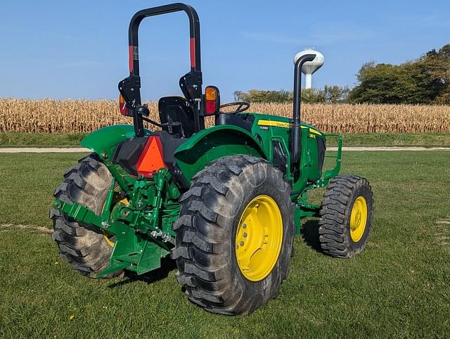 Image of John Deere 5067E equipment image 4