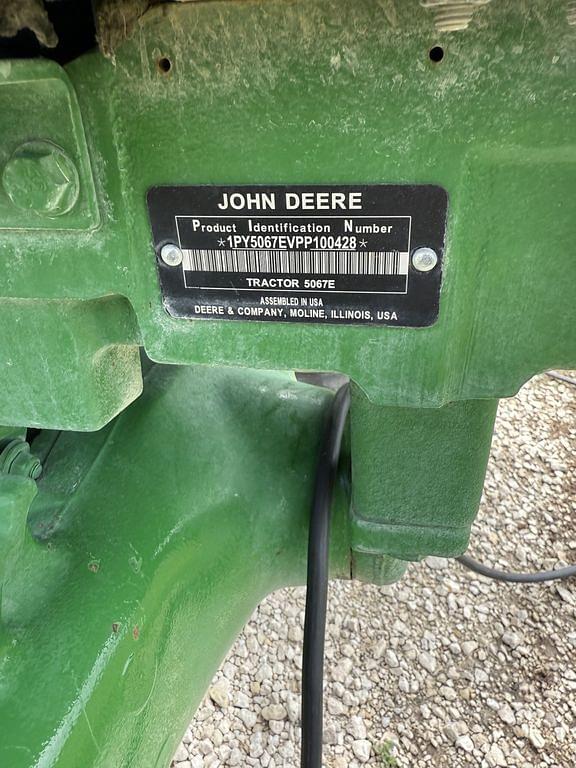 Image of John Deere 5067E equipment image 4