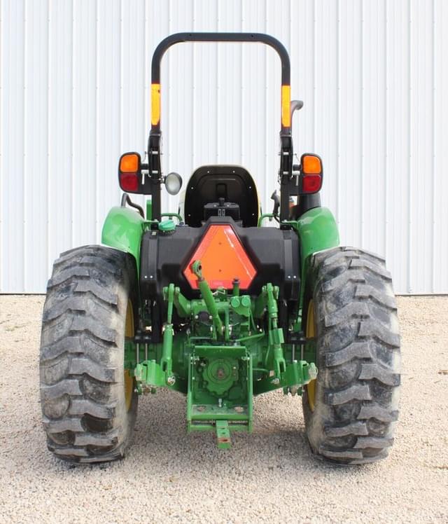 Image of John Deere 5067E equipment image 4