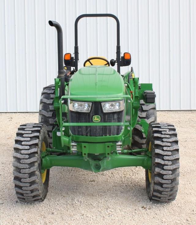 Image of John Deere 5067E equipment image 3