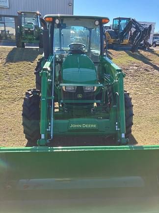 Image of John Deere 5067E equipment image 3