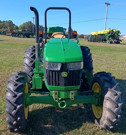 Image of John Deere 5067E equipment image 2
