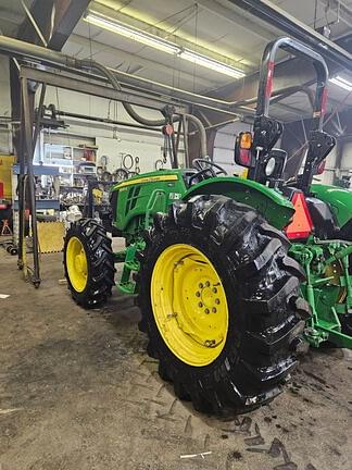 Image of John Deere 5067E equipment image 4