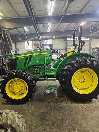 Image of John Deere 5067E equipment image 2