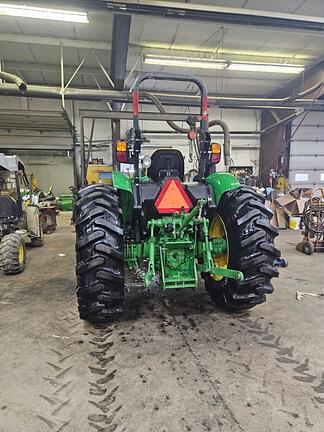 Image of John Deere 5067E equipment image 3