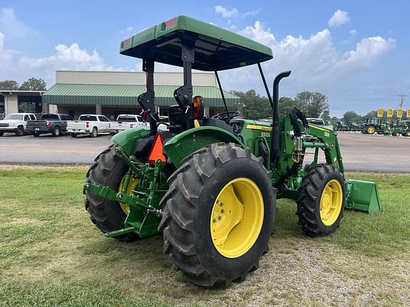 Image of John Deere 5067E equipment image 4