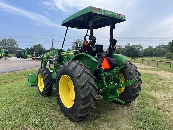 Image of John Deere 5067E equipment image 3