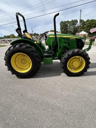 Image of John Deere 5067E equipment image 4