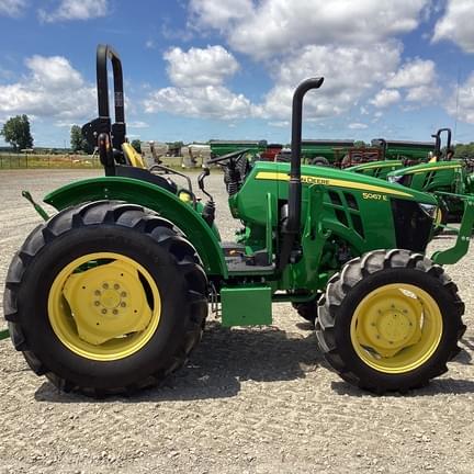 Image of John Deere 5067E equipment image 3