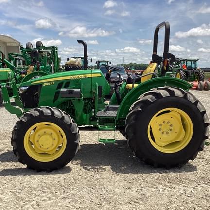 Image of John Deere 5067E equipment image 1