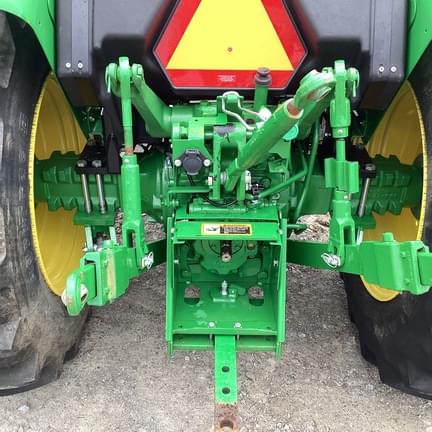 Image of John Deere 5067E equipment image 3