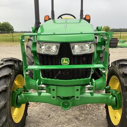 Image of John Deere 5067E equipment image 4