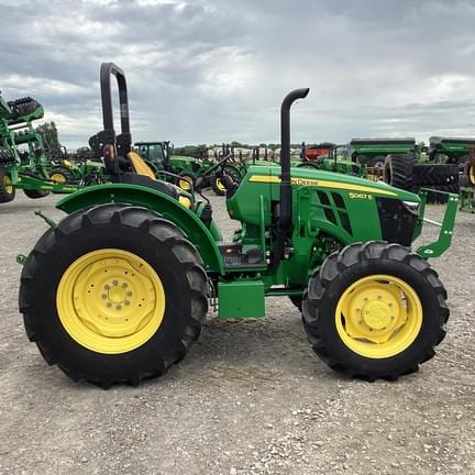 Image of John Deere 5067E equipment image 2
