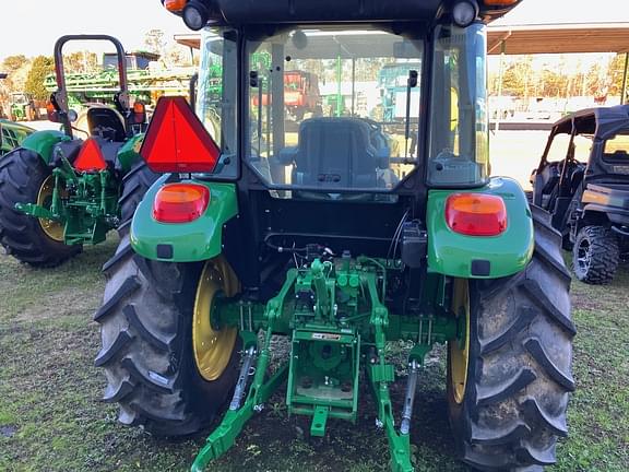 Image of John Deere 5067E equipment image 3