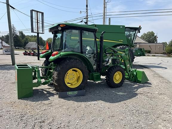 Image of John Deere 5067E equipment image 4