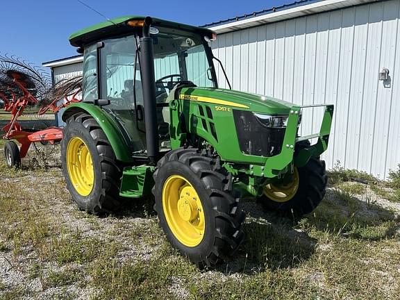 Image of John Deere 5067E equipment image 2