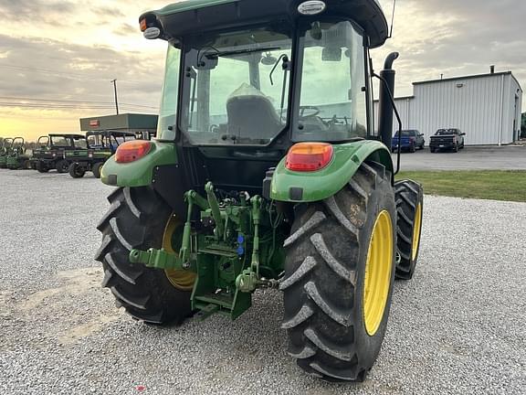 Image of John Deere 5067E equipment image 4