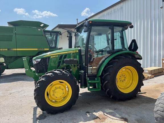 Image of John Deere 5067E equipment image 1