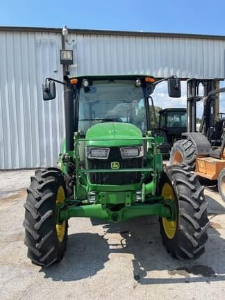 Image of John Deere 5067E equipment image 2