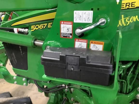 Image of John Deere 5067E equipment image 4