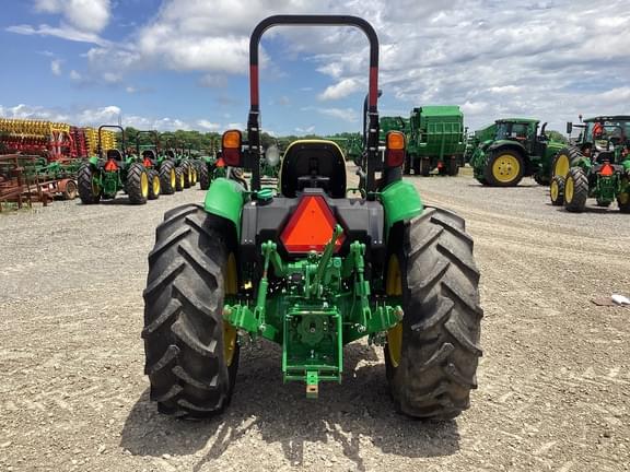 Image of John Deere 5067E equipment image 4