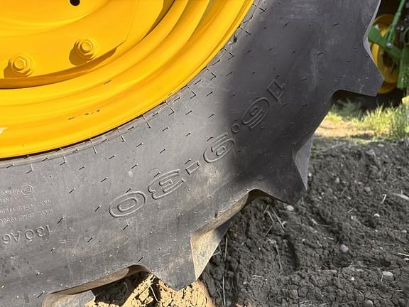 Image of John Deere 5067E equipment image 4