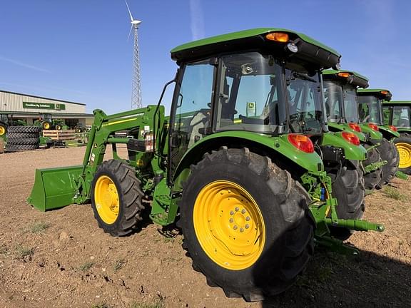 Image of John Deere 5067E equipment image 3