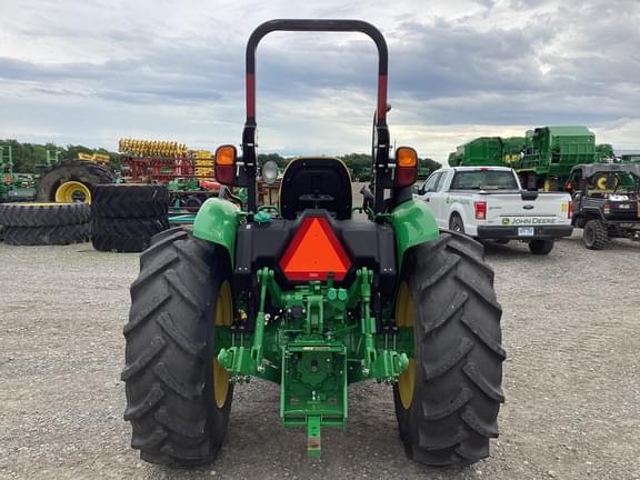 Image of John Deere 5067E equipment image 3