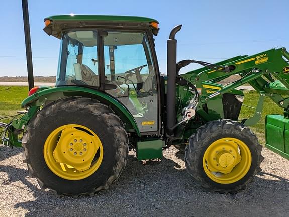 Image of John Deere 5067E equipment image 4