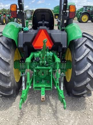 Image of John Deere 5067E equipment image 4