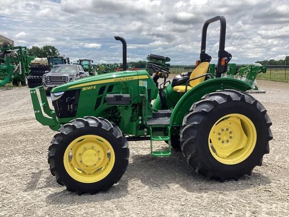 Image of John Deere 5067E equipment image 2