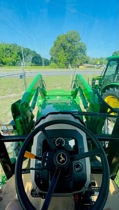 Image of John Deere 5067E equipment image 4