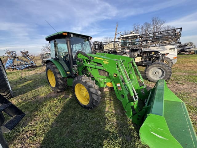 Image of John Deere 5067E equipment image 4