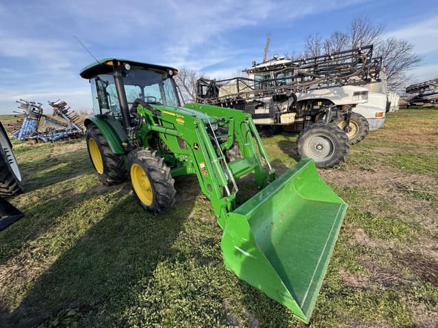 Image of John Deere 5067E equipment image 3