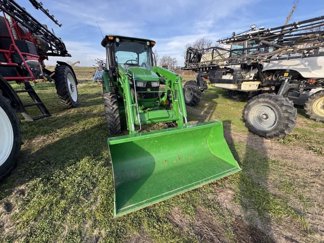 Image of John Deere 5067E equipment image 2