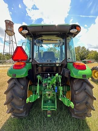 Image of John Deere 5067E equipment image 3