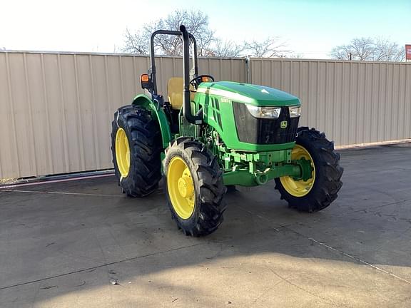 Image of John Deere 5067E equipment image 4