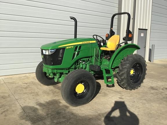 Image of John Deere 5067E equipment image 1