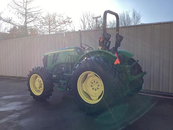 Image of John Deere 5067E equipment image 3