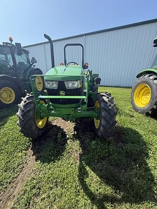 Image of John Deere 5067E equipment image 4