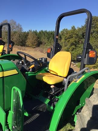 Image of John Deere 5075E equipment image 4