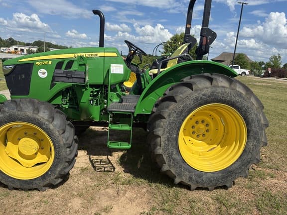 Image of John Deere 5075E equipment image 1