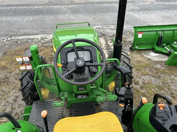 Image of John Deere 5075E equipment image 4