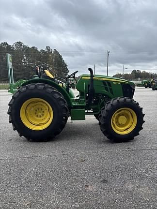 Image of John Deere 5075E equipment image 4