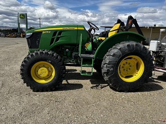 Image of John Deere 5075E equipment image 3