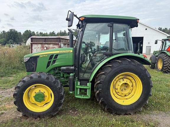 Image of John Deere 5075E equipment image 3