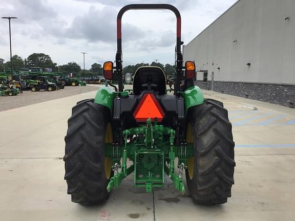 Image of John Deere 5075E equipment image 3