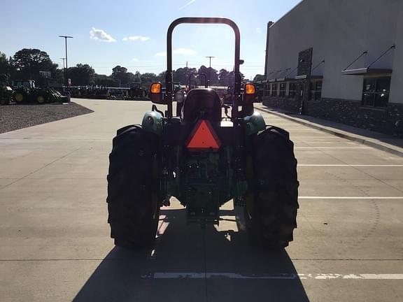 Image of John Deere 5075E equipment image 3