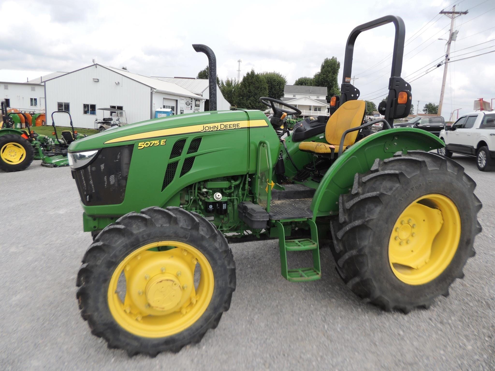 2023 John Deere 5075E Equipment Image0